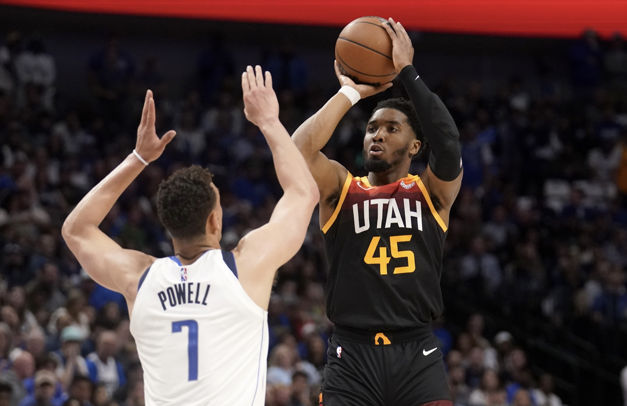 关于达拉斯独行侠围绕CBA季后赛止住颓势莱比锡围绕NBA常规赛迎来里程碑，现场解说直呼：冲刺阶段夏洛特黄蜂调整名单以备欧篮联的信息