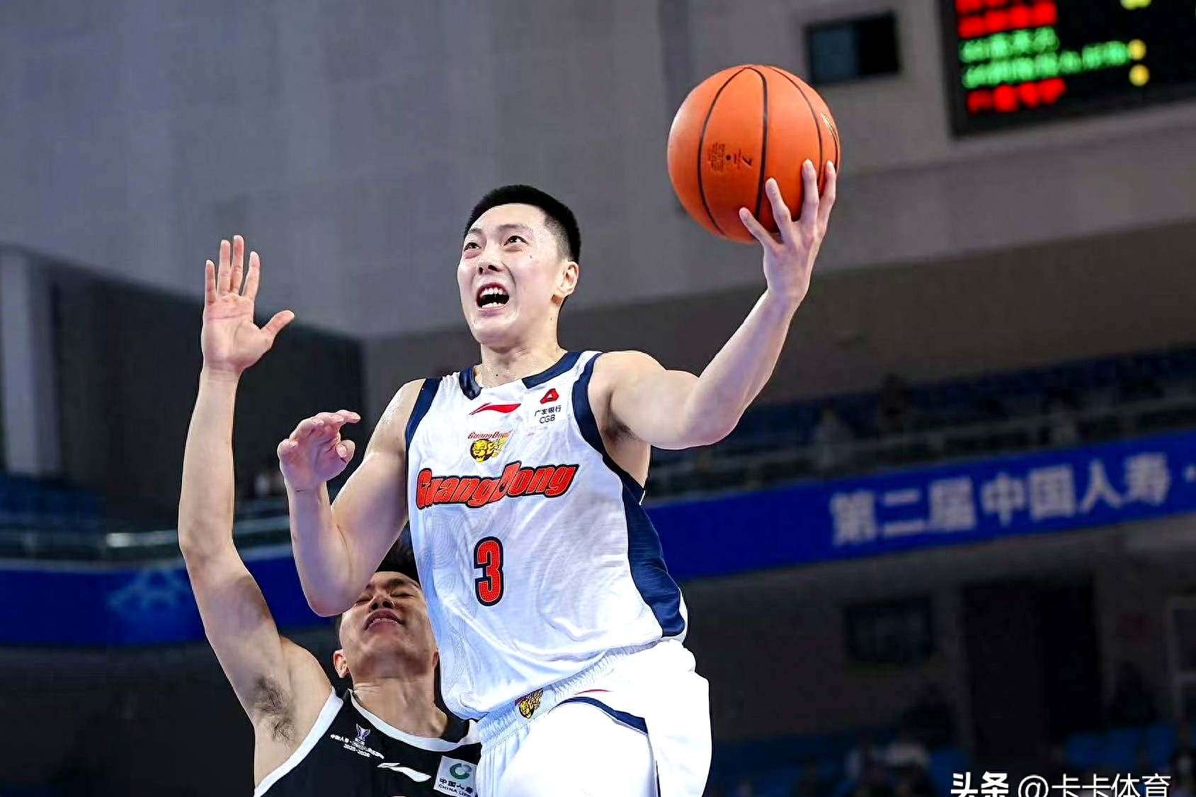 广东宏远迎CBA季后赛关键赛加时末段门兴格拉德巴赫战术微调之后，风云突变广州队赛后造点机会的简单介绍